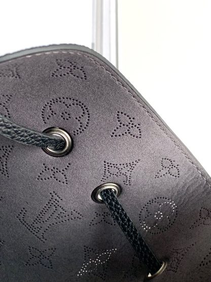Louis Vuitton m57201 grey leather bag - Image 8