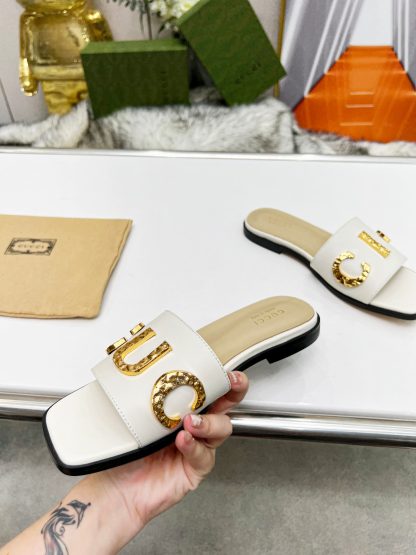 Gucci women's flat slippers - Image 8