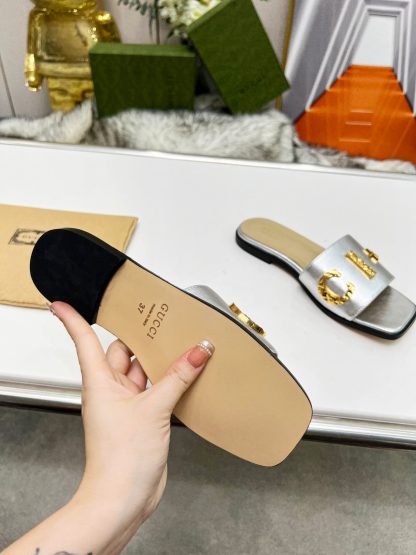 Gucci women's flat slippers - Image 8