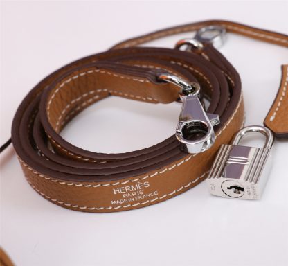 Hermès Golden Brown Kelly Handbag Carry your taste with you Size 28cm 25cm - Image 8
