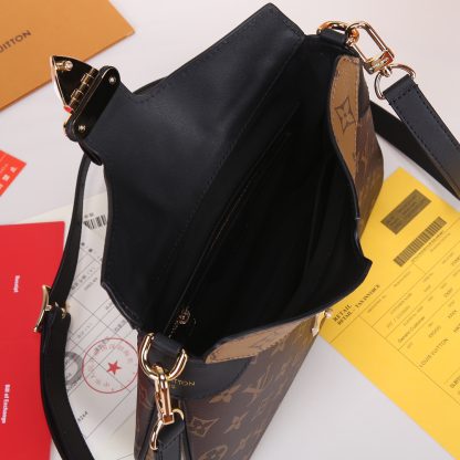 Louis Vuitton M46659 Handbag - Image 8
