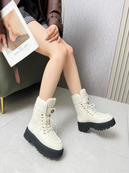 Chanel's new autumn and winter beige diamond-style bread boots - Image 8