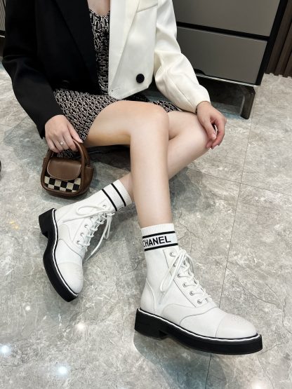 Chanel's latest white boots from the Paris catwalk - Image 7