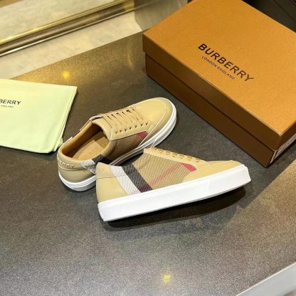 Burberry low-top sneakers - Image 8