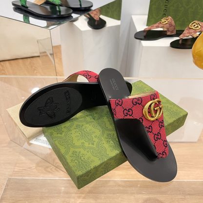 Gucci women's flat slippers - Image 9