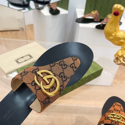 Gucci women's flat slippers - Image 8