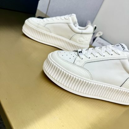 Chanel classic white breathable versatile casual sneakers - Image 8