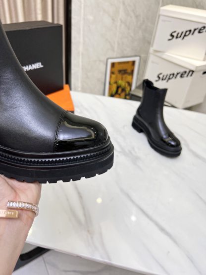 Chanel's latest black fashionable Chelsea boots for autumn and winter - Image 8