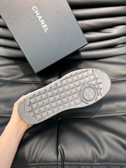 Chanel autumn and winter new black and white fashionable cowhide breathable sneakers - Image 7