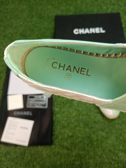 Chanel's early spring sunshine green and white new fisherman shoes - Image 6