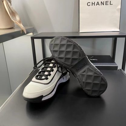 Chanel's latest beautiful white and black slim casual sports shoes - Image 8