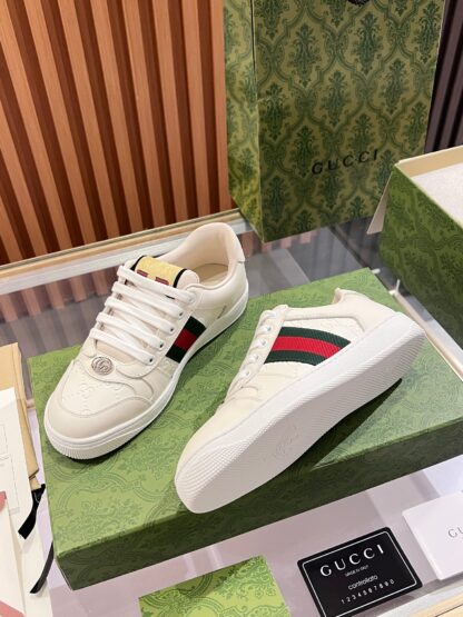 Gucci retro distressed elements, washed retro logo casual shoes on the tongue