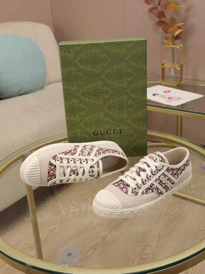 Gucci Double G embroidered low-top lace-up fashion sneakers