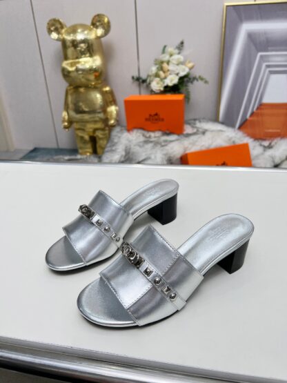 Hermès Spring/Summer new silver block-heeled sandals, heel height 5cm - Image 8
