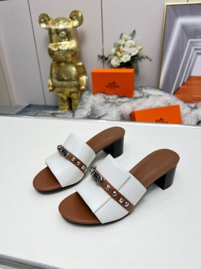 Hermès new spring and summer white and brown color matching thick heel sandals, heel height 5cm - Image 8