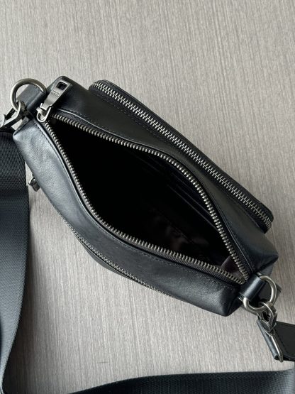 Prada hot-selling clutch bag - Image 8