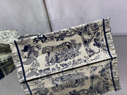 Dior Book tote dark blue tiger large - Image 8