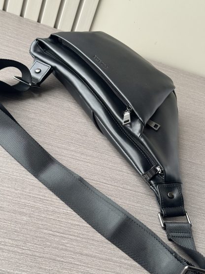 Prada stylish chest bag - Image 8
