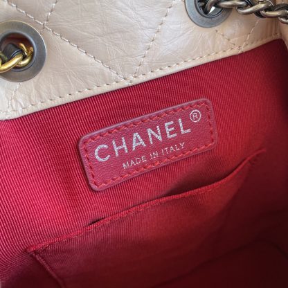 CHANEL new limited edition gold and silver chain retro backpack, Little香流浪 style - Image 8