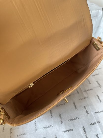 Chanel leather wide shoulder strap shoulder bag - Image 8