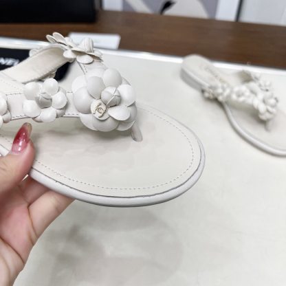 Chanel Spring/Summer White Delicate Shoes and Customized Flower Flip Flops Heel Height 1.5cm - Image 8