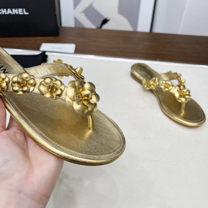 Chanel Spring/Summer Gold Delicate Shoes and Customized Flower Flip Flops Heel Height 1.5cm - Image 8