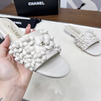 Chanel Spring/Summer White Delicate Shoes and Custom Flower Sandals Heel Height 1.5cm - Image 8