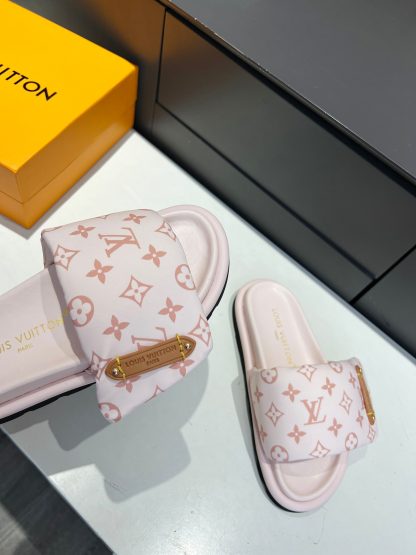 Louis Vuitton's latest fashion casual half slippers - Image 7