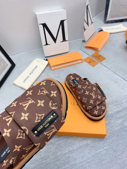 Louis Vuitton Early Spring Couple's Closed-Toe Slippers - Image 8