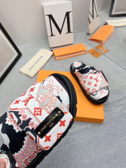 Louis Vuitton Early Spring Couple's Closed-Toe Slippers - Image 8