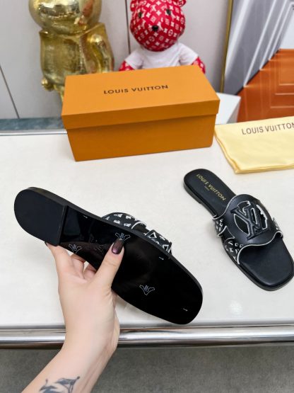 Louis Vuitton's new hollow slippers - Image 7