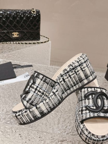 Chanel summer classic black and white double C design stylish and comfortable slippers front 3cm back 7cm - Image 8