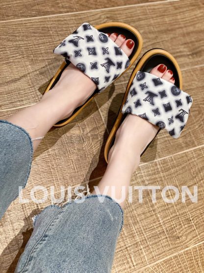 Louis Vuitton's latest hot-selling Velcro series couple's thick-soled slippers - Image 8