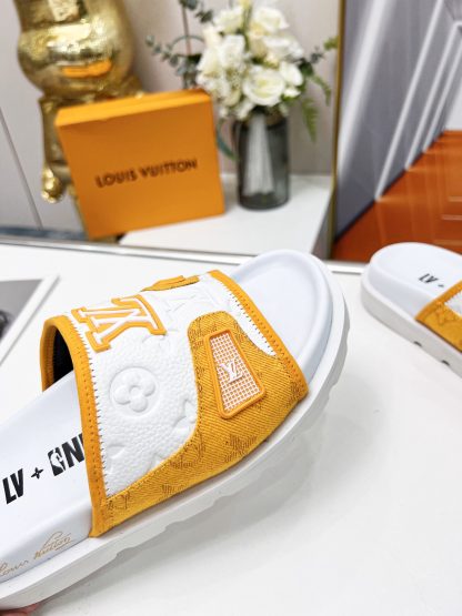 Louis Vuitton luxury men and women couple slippers - Image 8