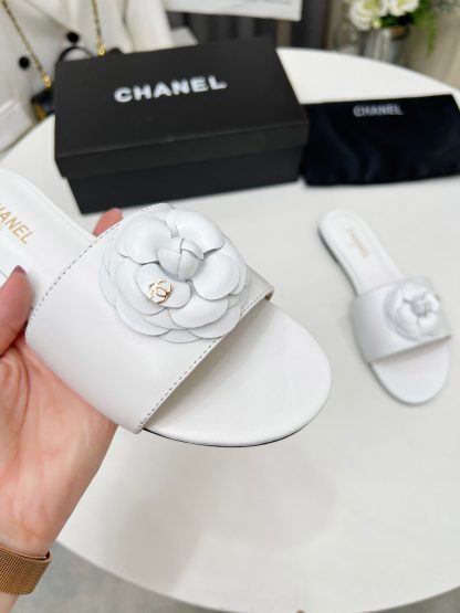 Chanel new white fabric sheepskin slippers - Image 8