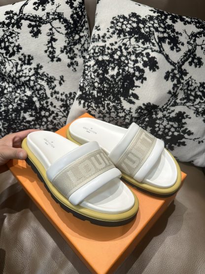 Louis Vuitton classic flip flops - Image 8