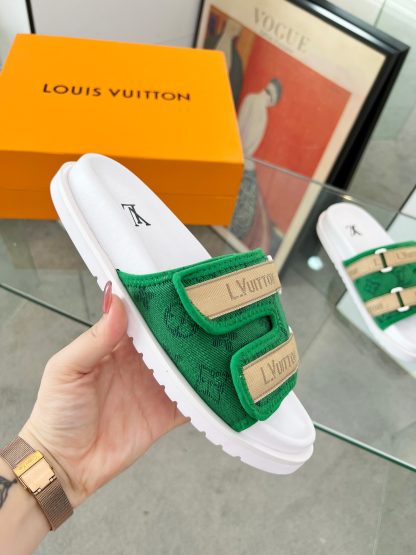 Louis Vuitton high-end men's summer slippers - Image 8