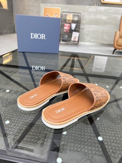 Dior Fashion Temperament Flat Stand - Image 8