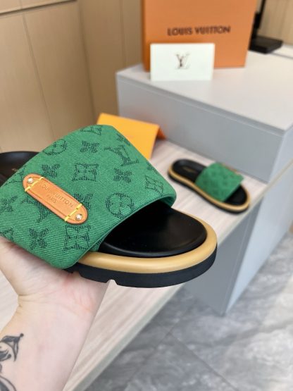 Louis Vuitton's latest fashion casual half slippers - Image 8