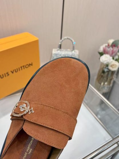 Louis Vuitton winterbreak comfert flat slides - Image 8