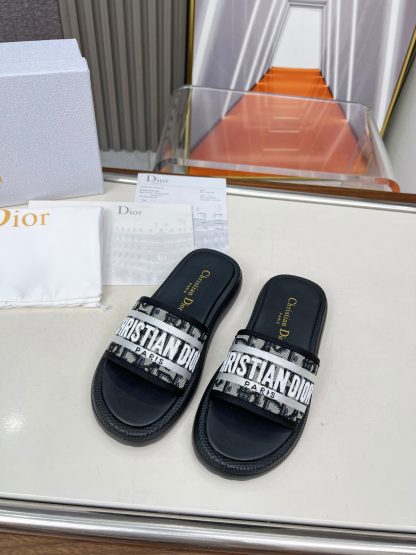 Dior versatile casual thick-soled slippers - Image 8