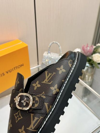 Louis Vuitton winterbreak comfert flat slides - Image 8