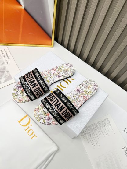 Dior refined embroidered slippers with exquisite soles - Image 9