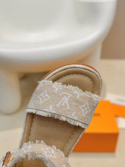 Louis Vuitton's latest stylish casual platform sandals - Image 8