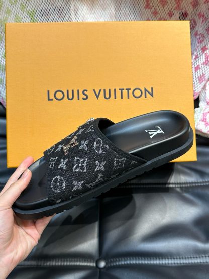 Louis Vuitton high-end men's summer slippers - Image 8