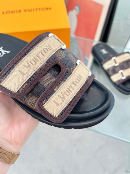 Louis Vuitton high-end men's summer slippers - Image 8