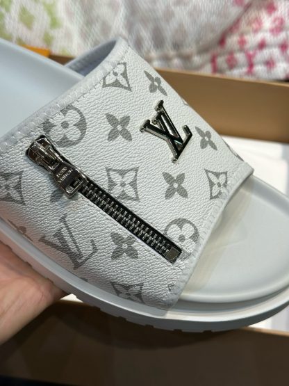 Louis Vuitton high-end men's summer slippers - Image 8