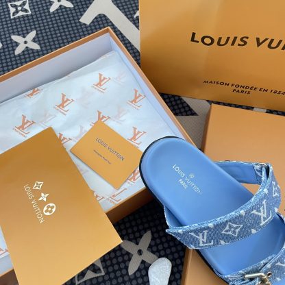 Louis Vuitton classic flip flops - Image 8