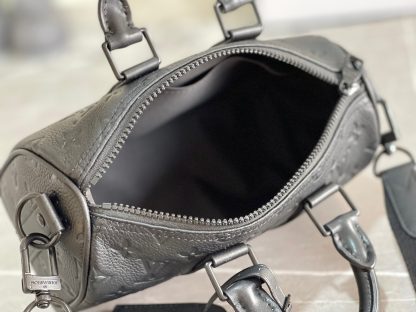 Louis Vuitton's classic Keepall bag - Image 8