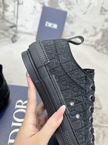 Dior Classic Couple's Low-Top Sneakers - Image 8